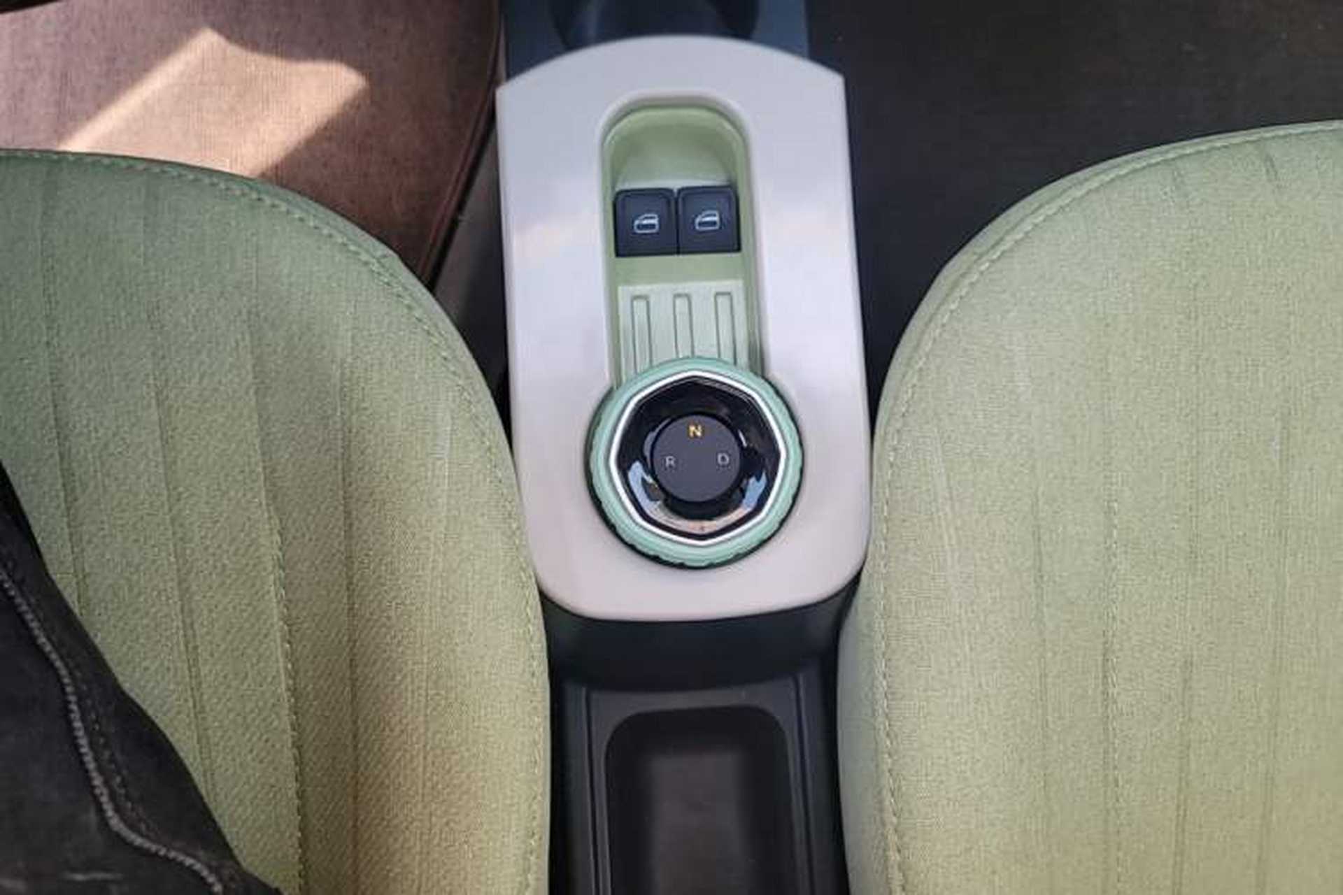 Used Geely Galaxy Panda 2024 Panda Mini 200km Endurance Bear Gear Lever