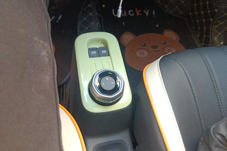 Used Geely Galaxy Panda 2024 Panda Mini 200km Endurance Bear Gear Lever