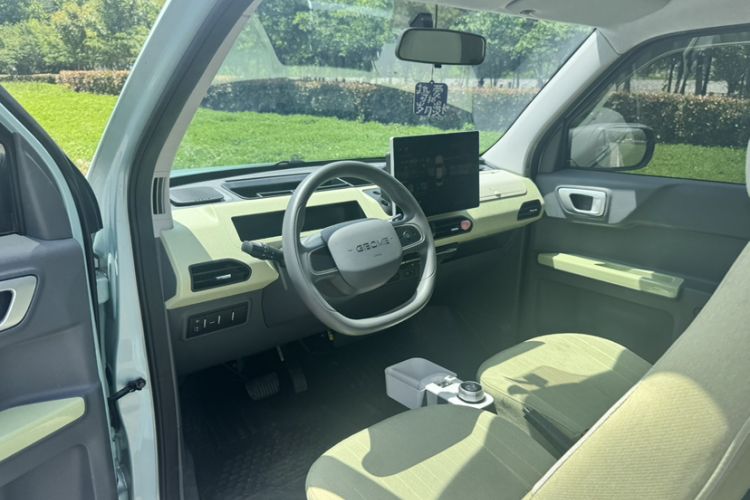 Used Geely Galaxy Panda 2024 Panda Mini 200km Endurance Bear Interior 1