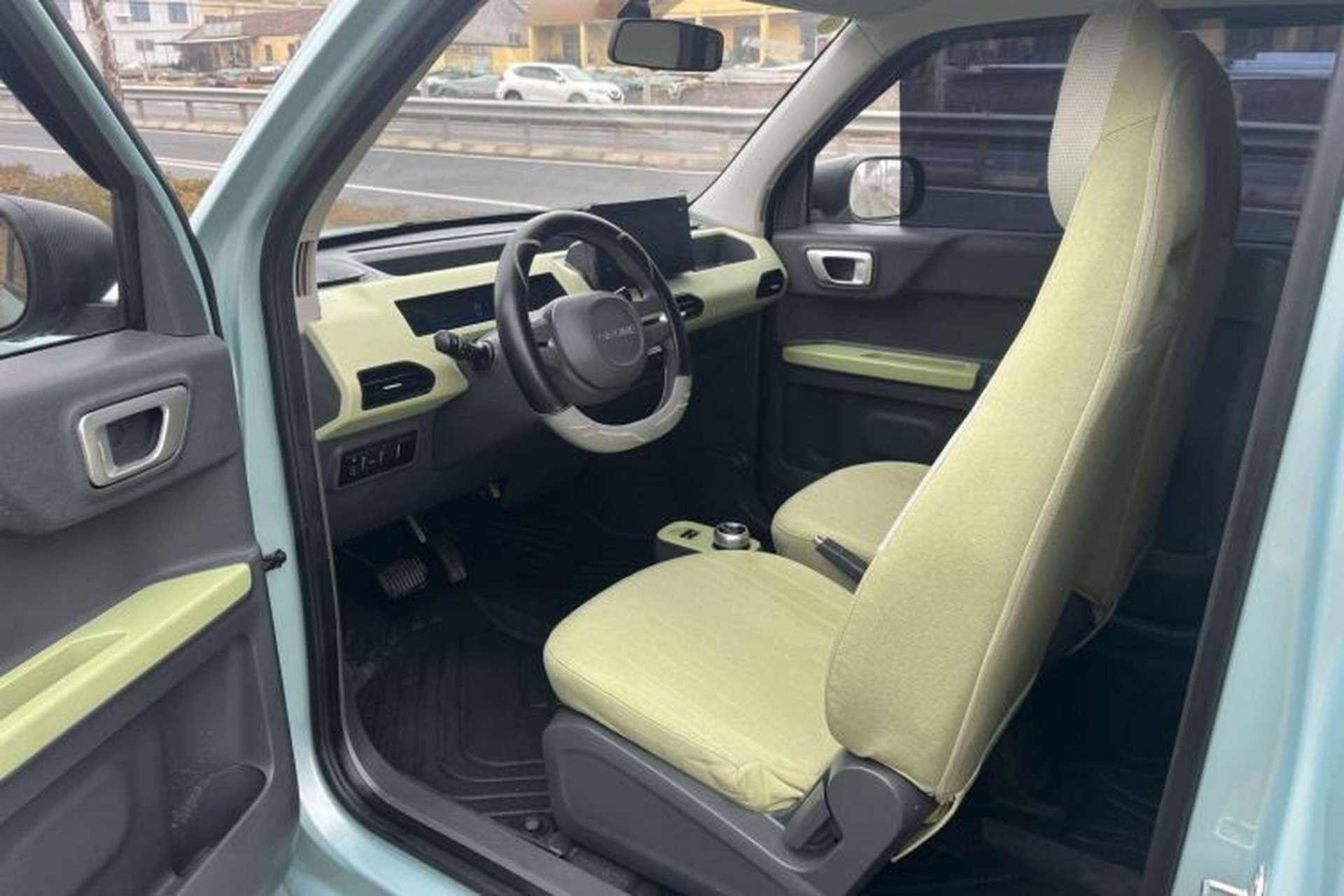 Used Geely Galaxy Panda 2024 Panda Mini 200km Endurance Bear Interior 2