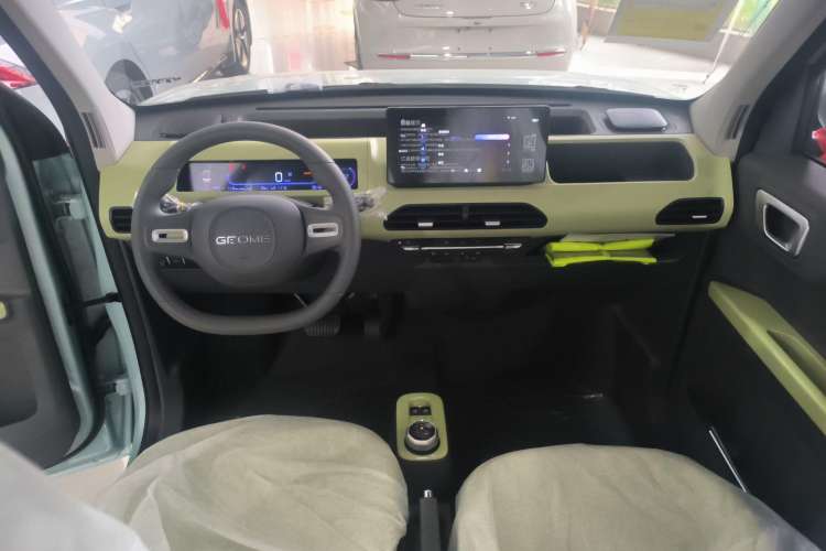Used Geely Galaxy Panda 2024 Panda Mini 200km Endurance Bear Interior 3