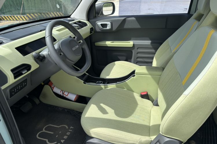 Used Geely Galaxy Panda 2024 Facelifted Panda Mini 200km Dragon Edition Interior 4