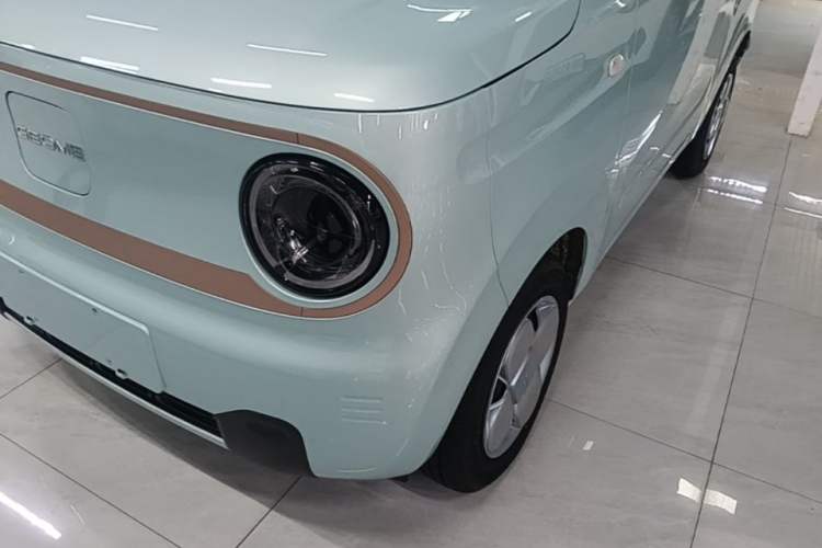 Used Geely Galaxy Panda 2024 Panda Mini 200km Endurance Bear Left Front Headlight