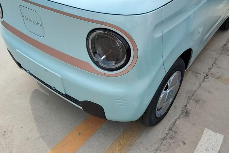 Used Geely Galaxy Panda 2024 Panda Mini 200km Endurance Bear Left Front Headlight