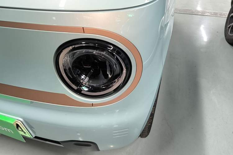 Used Geely Galaxy Panda 2024 Panda Mini 200km Endurance Bear Left Front Headlight