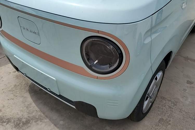 Used Geely Galaxy Panda 2024 Panda Mini 200km Endurance Bear Left Front Headlight