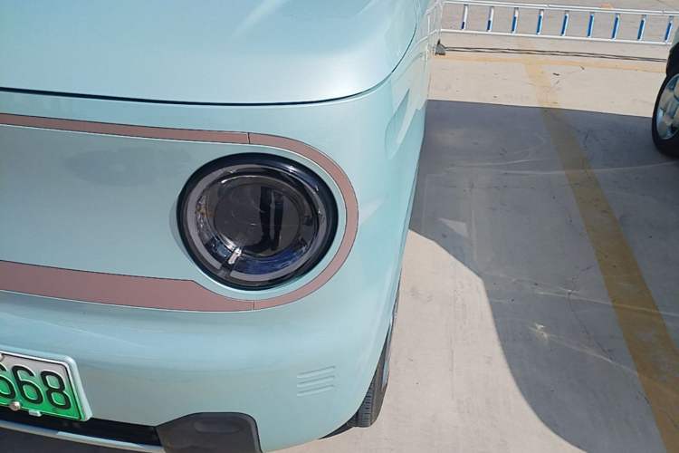 Used Geely Galaxy Panda 2024 Panda Mini 200km Endurance Bear Left Front Headlight