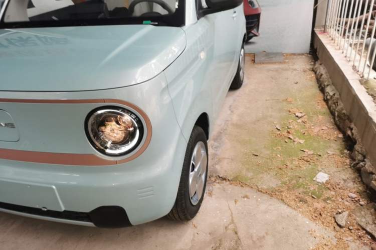 Used Geely Galaxy Panda 2024 Panda Mini 200km Endurance Bear Left Front Headlight