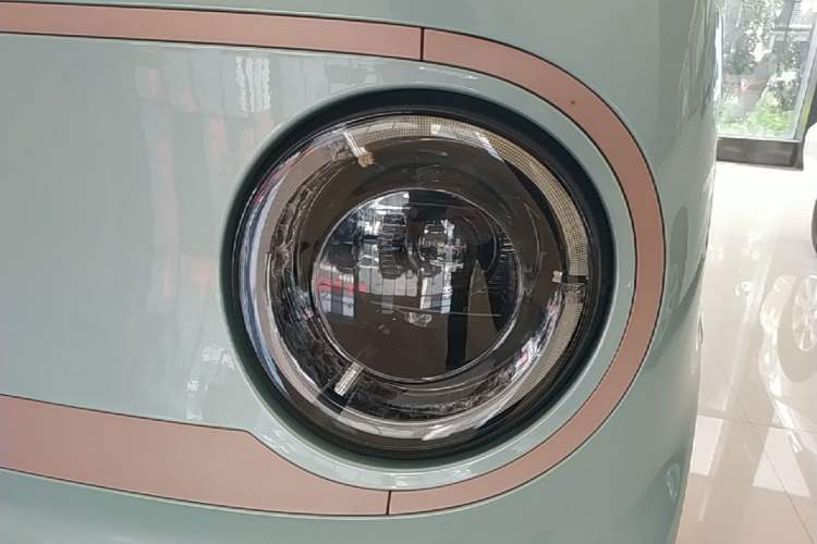 Used Geely Galaxy Panda 2024 Panda Mini 200km Endurance Bear Left Front Headlight
