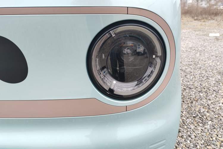 Used Geely Galaxy Panda 2024 Panda Mini 200km Endurance Bear Left Front Headlight