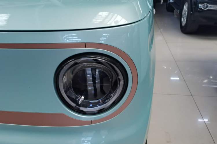 Used Geely Galaxy Panda 2024 Panda Mini 200km Endurance Bear Left Front Headlight