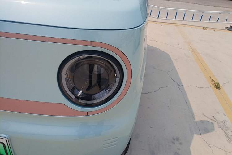 Used Geely Galaxy Panda 2024 Panda Mini 200km Endurance Bear Left Front Headlight