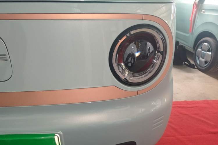 Used Geely Galaxy Panda 2024 Panda Mini 200km Endurance Bear Left Front Headlight