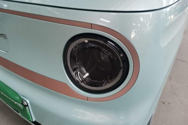 Used Geely Galaxy Panda 2024 Panda Mini 200km Endurance Bear Left Front Headlight