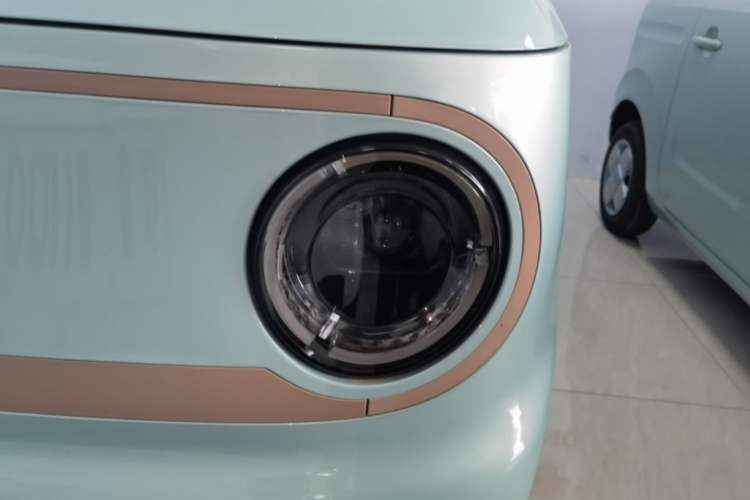 Used Geely Galaxy Panda 2024 Panda Mini 200km Endurance Bear Left Front Headlight