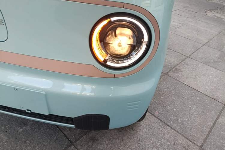 Used Geely Galaxy Panda 2024 Panda Mini 200km Endurance Bear Left Front Headlight