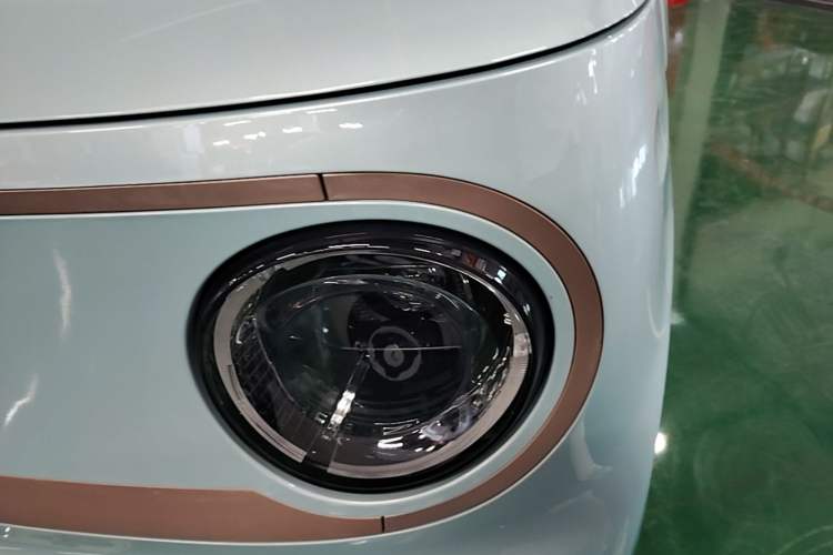 Used Geely Galaxy Panda 2024 Panda Mini 200km Endurance Bear Left Front Headlight