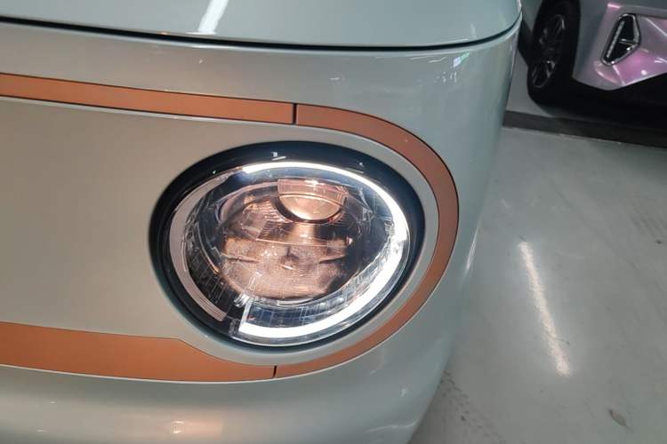 Used Geely Galaxy Panda 2024 Panda Mini 200km Endurance Bear Left Front Headlight