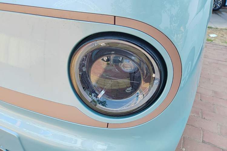 Used Geely Galaxy Panda 2024 Panda Mini 200km Endurance Bear Left Front Headlight