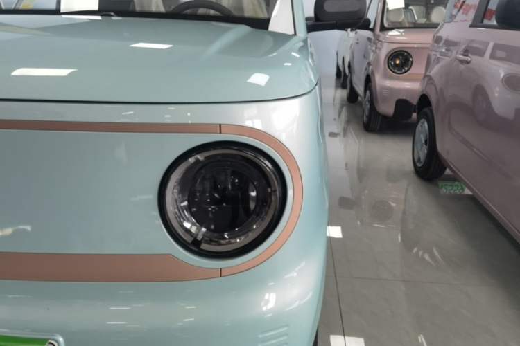 Used Geely Galaxy Panda 2024 Panda Mini 200km Endurance Bear Left Front Headlight