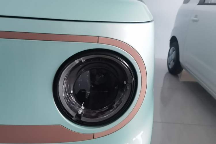 Used Geely Galaxy Panda 2024 Panda Mini 200km Endurance Bear Left Front Headlight