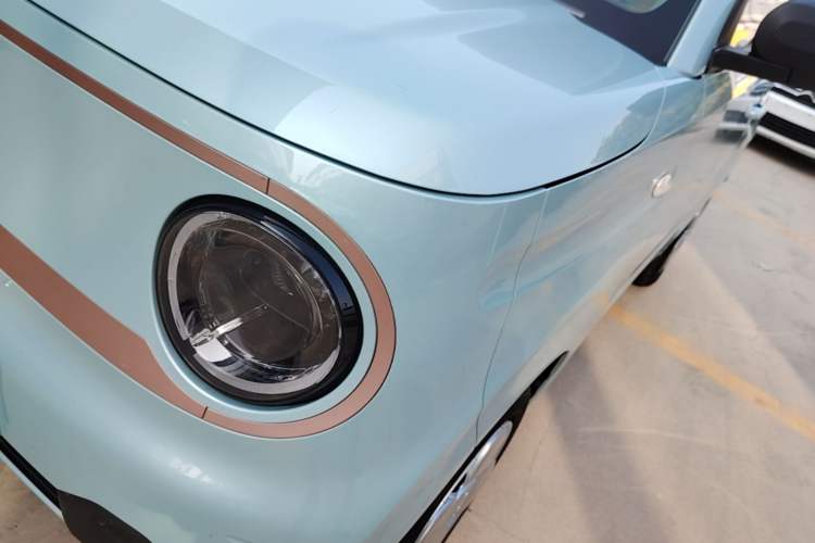 Used Geely Galaxy Panda 2024 Panda Mini 200km Endurance Bear Left Front Headlight