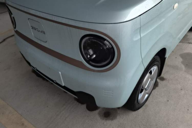 Used Geely Galaxy Panda 2024 Panda Mini 200km Endurance Bear Left Front Headlight