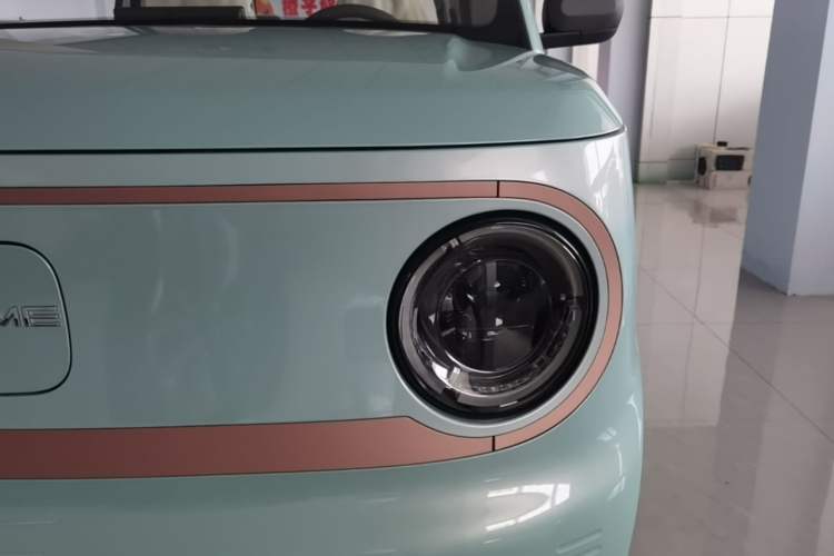 Used Geely Galaxy Panda 2024 Panda Mini 200km Endurance Bear Left Front Headlight