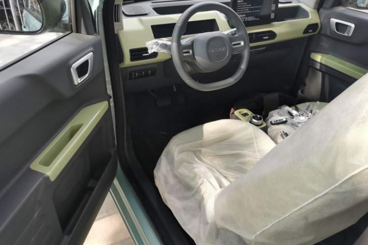 Used Geely Galaxy Panda 2024 Panda Mini 200km Endurance Bear Left Front Seat