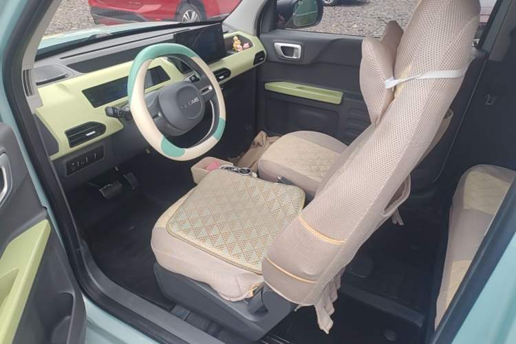 Used Geely Galaxy Panda 2024 Panda Mini 200km Endurance Bear Left Front Seat