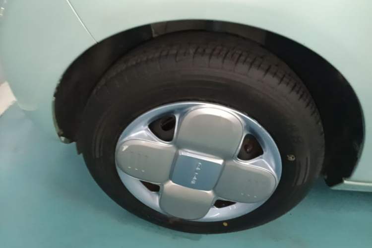 Used Geely Galaxy Panda 2024 Panda Mini 200km Endurance Bear Left Front Wheel Hub