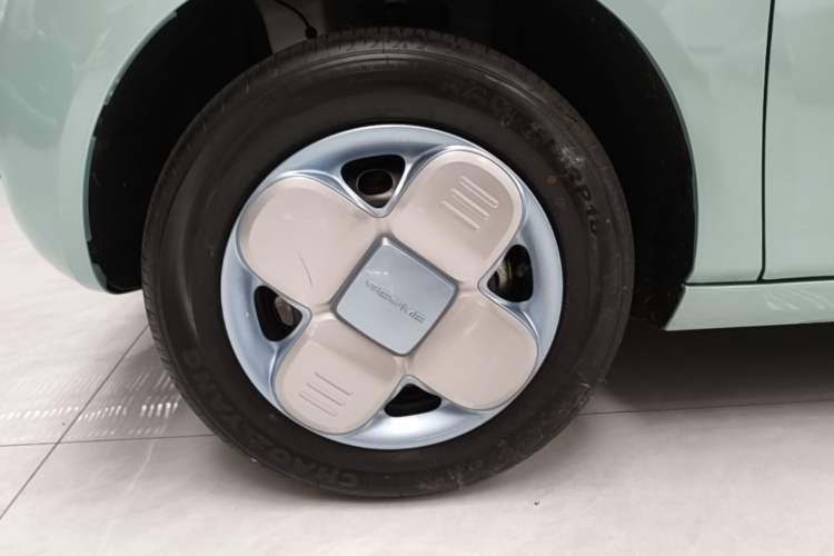 Used Geely Galaxy Panda 2024 Panda Mini 200km Endurance Bear Left Front Wheel Hub