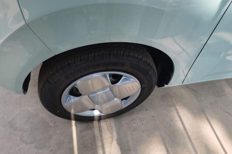 Used Geely Galaxy Panda 2024 Panda Mini 200km Endurance Bear Left Front Wheel Hub