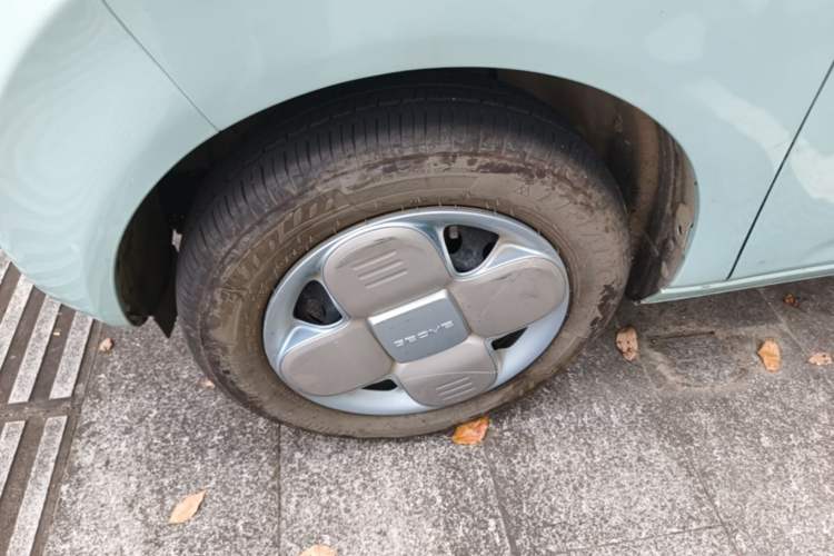 Used Geely Galaxy Panda 2024 Panda Mini 200km Endurance Bear Left Front Wheel Hub