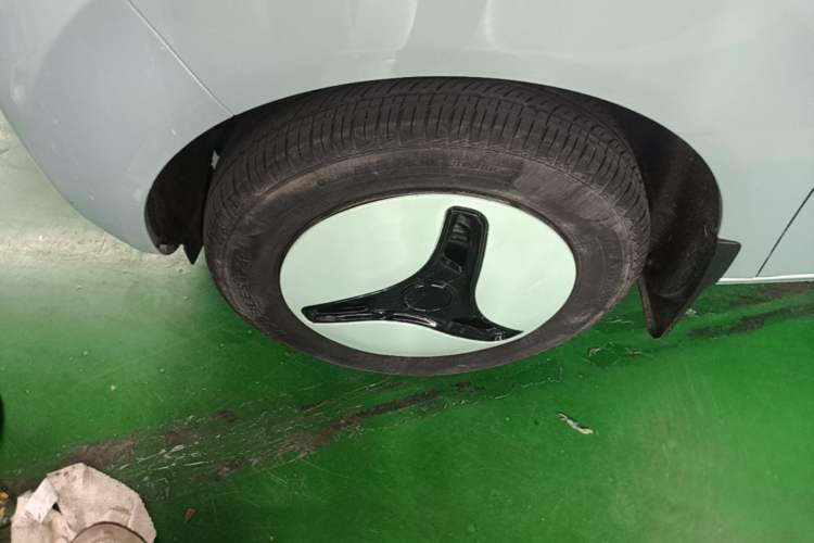 Used Geely Galaxy Panda 2024 Panda Mini 200km Endurance Bear Left Front Wheel Hub
