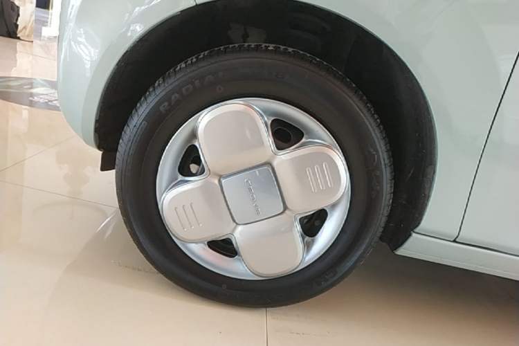Used Geely Galaxy Panda 2024 Panda Mini 200km Endurance Bear Left Front Wheel Hub