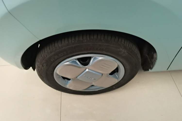 Used Geely Galaxy Panda 2024 Panda Mini 200km Endurance Bear Left Front Wheel Hub