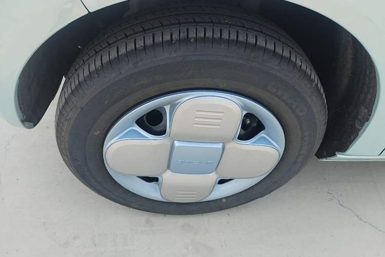 Used Geely Galaxy Panda 2024 Panda Mini 200km Endurance Bear Left Front Wheel Hub