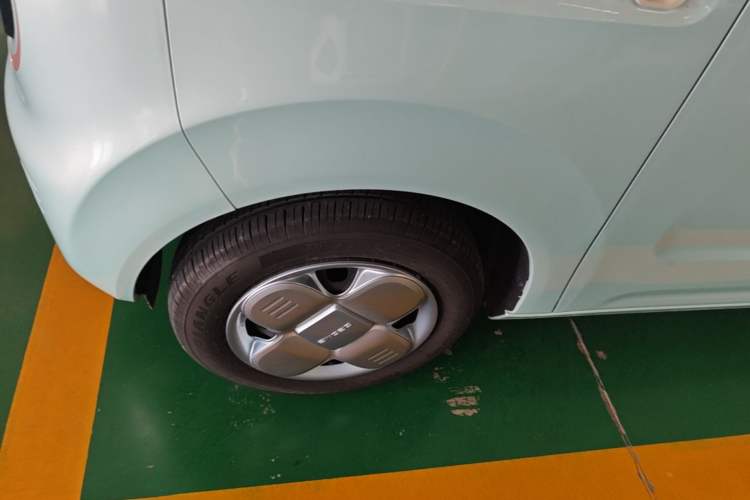 Used Geely Galaxy Panda 2024 Panda Mini 200km Endurance Bear Left Front Wheel Hub