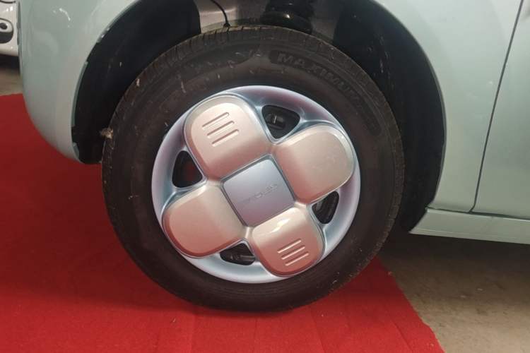 Used Geely Galaxy Panda 2024 Panda Mini 200km Endurance Bear Left Front Wheel Hub