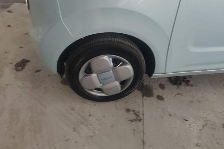 Used Geely Galaxy Panda 2024 Panda Mini 200km Endurance Bear Left Front Wheel Hub