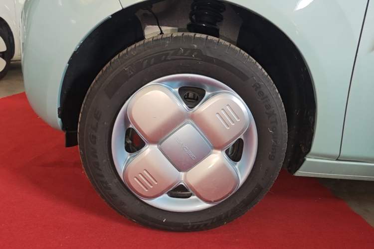Used Geely Galaxy Panda 2024 Panda Mini 200km Endurance Bear Left Front Wheel Hub