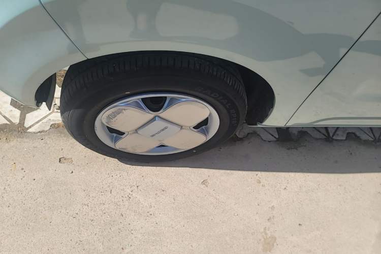 Used Geely Galaxy Panda 2024 Panda Mini 200km Endurance Bear Left Front Wheel Hub