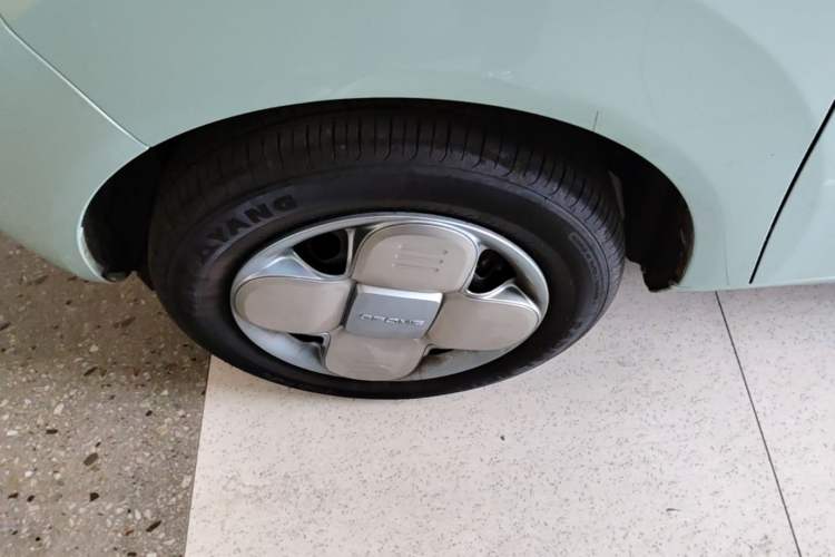 Used Geely Galaxy Panda 2024 Panda Mini 200km Endurance Bear Left Front Wheel Hub