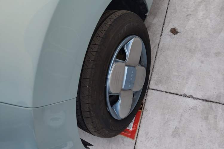 Used Geely Galaxy Panda 2024 Panda Mini 200km Endurance Bear Left Front Wheel Hub