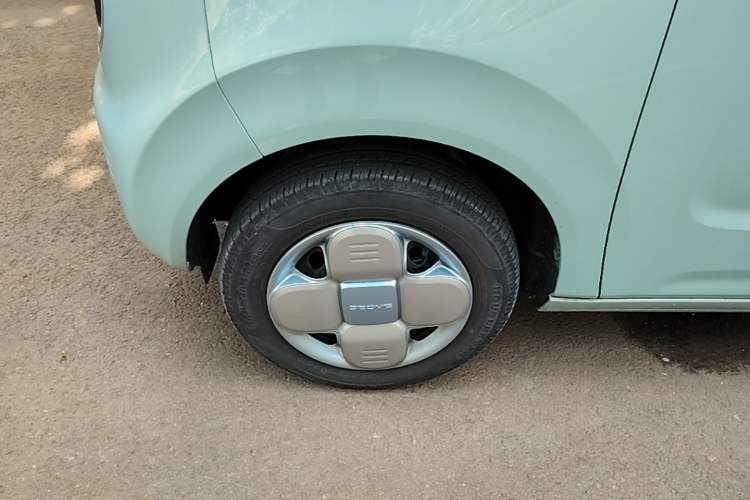 Used Geely Galaxy Panda 2024 Panda Mini 200km Endurance Bear Left Front Wheel Hub