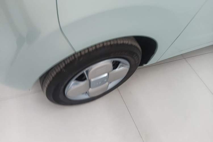 Used Geely Galaxy Panda 2024 Panda Mini 200km Endurance Bear Left Front Wheel Hub