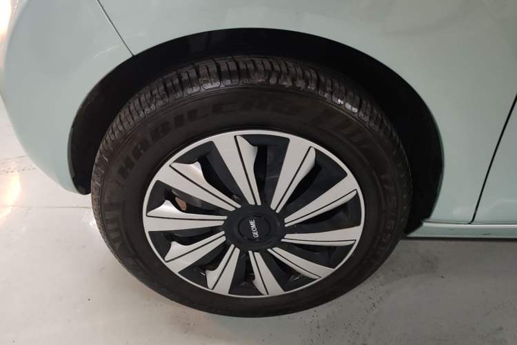 Used Geely Galaxy Panda 2024 Panda Mini 200km Endurance Bear Left Front Wheel Hub