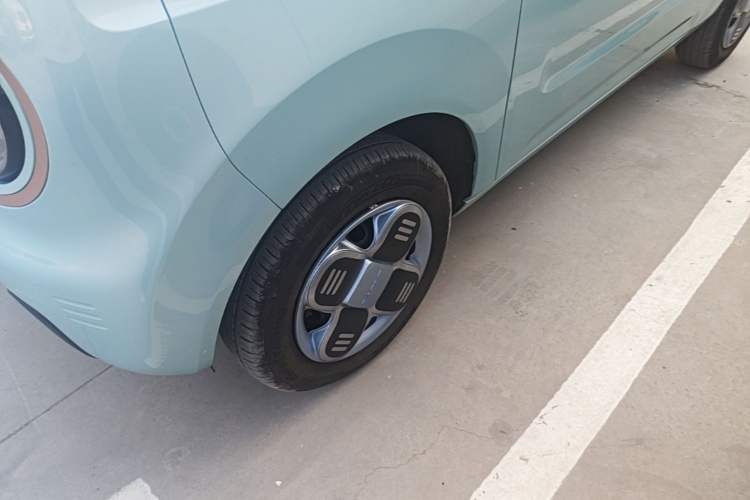 Used Geely Galaxy Panda 2024 Panda Mini 200km Endurance Bear Left Front Wheel Hub