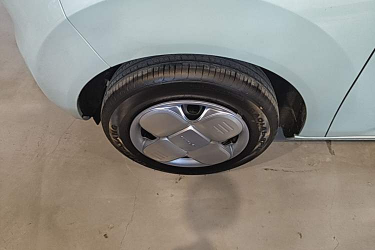 Used Geely Galaxy Panda 2024 Panda Mini 200km Endurance Bear Left Front Wheel Hub